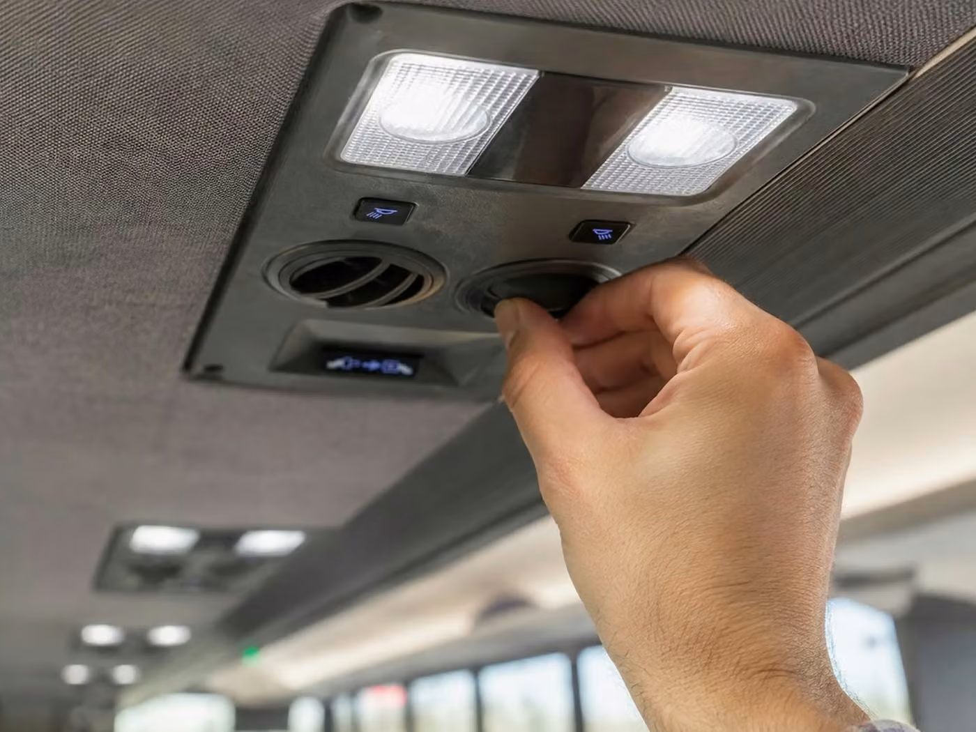 hollister 15 passenger minibus air conditioning