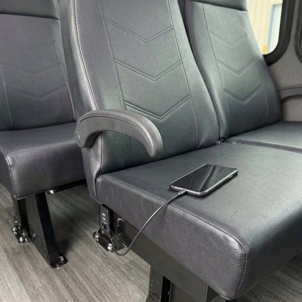 hollister 15 passenger minibus usb charging