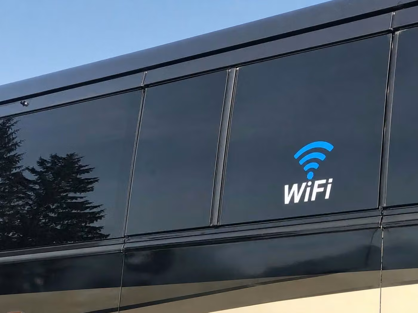 hollister 15 passenger minibus wifi
