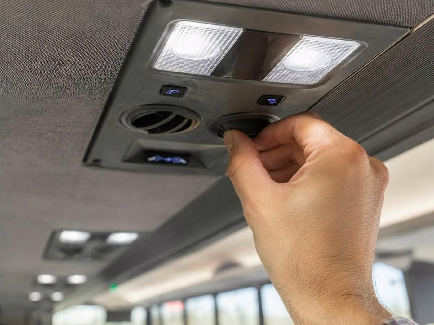 hollister 18 passenger minibus climate control