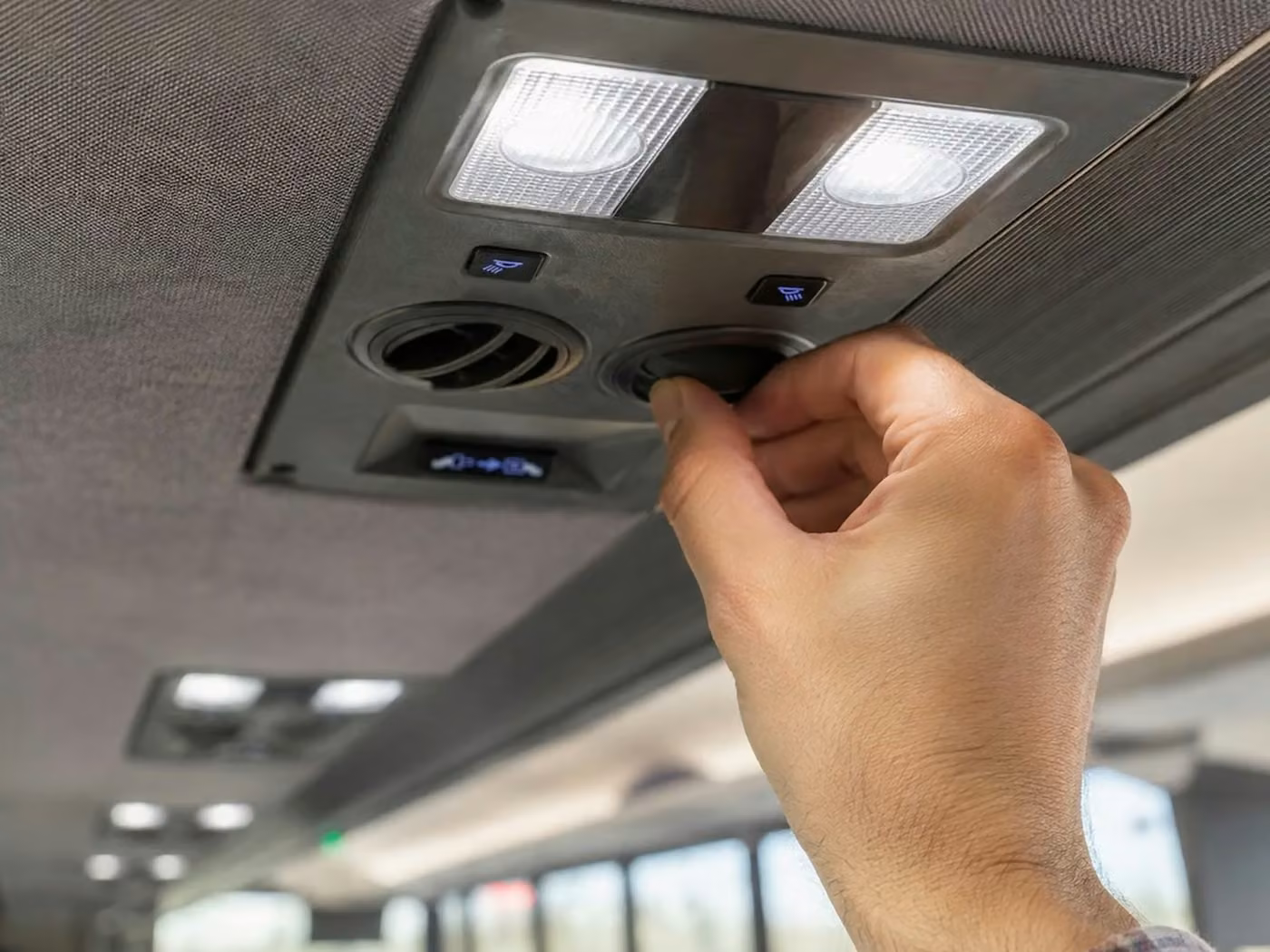 hollister 20 passenger minibus air conditioning