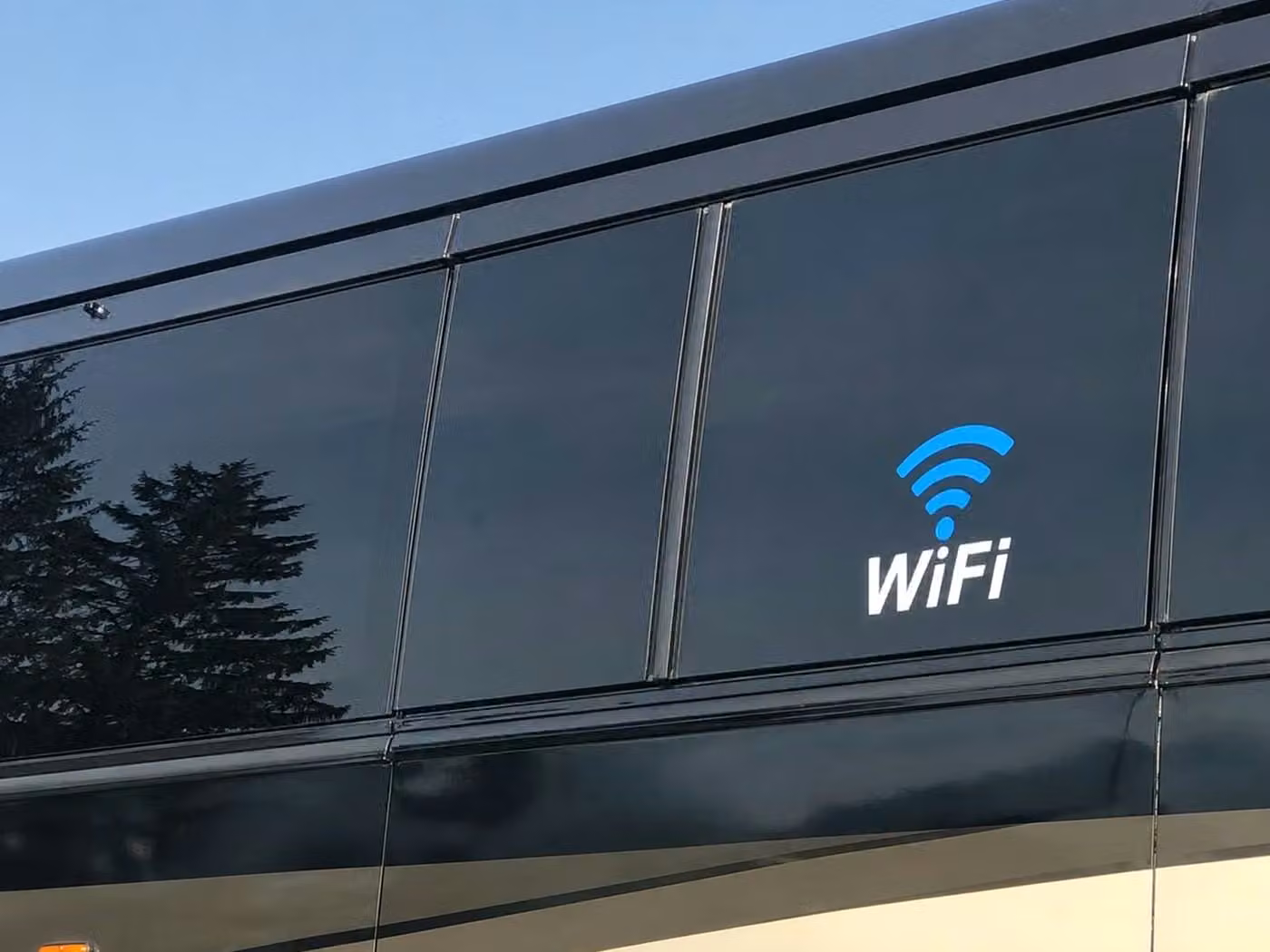hollister 30 passenger minibus wifi