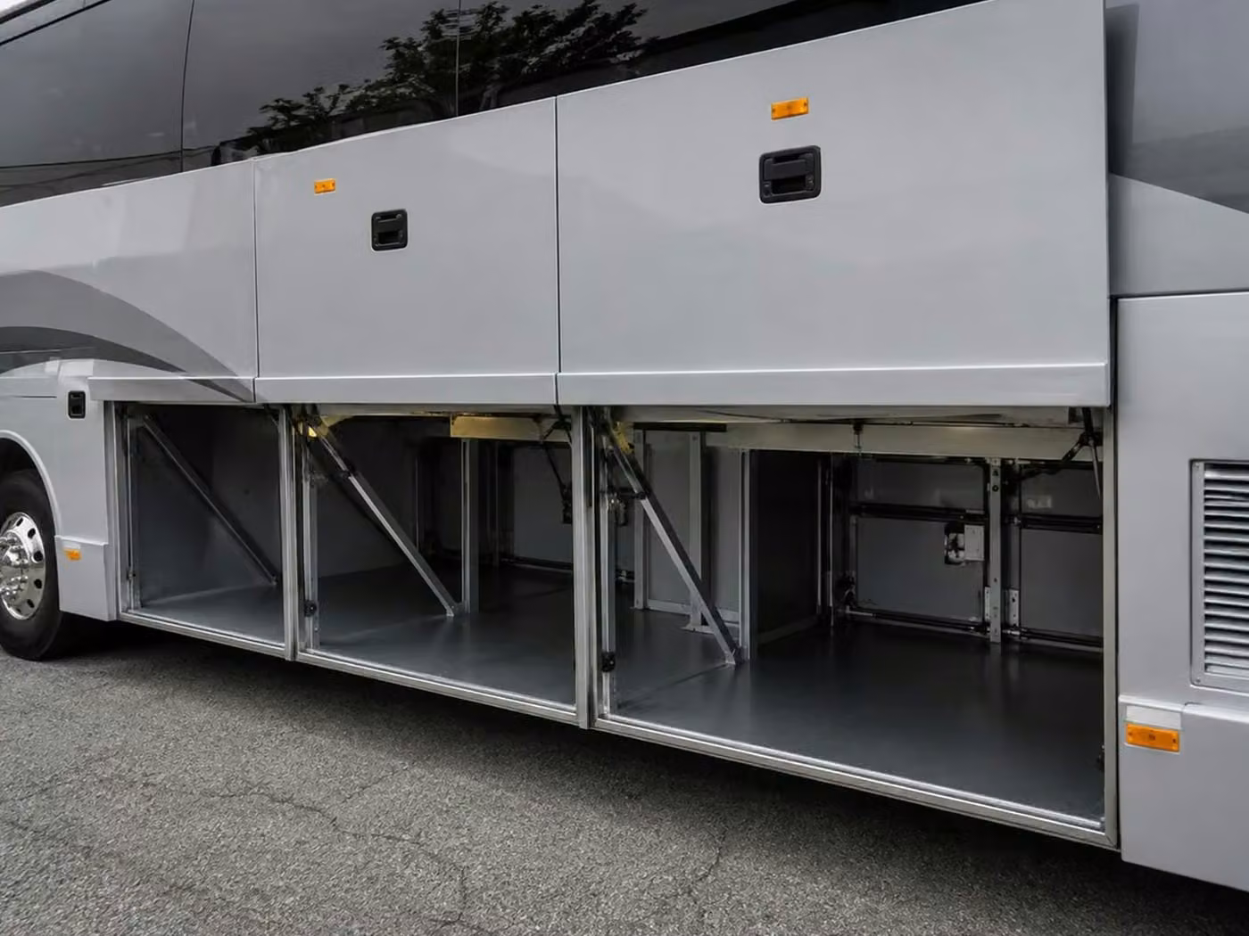 hollister 56 passenger charter bus luggage bays