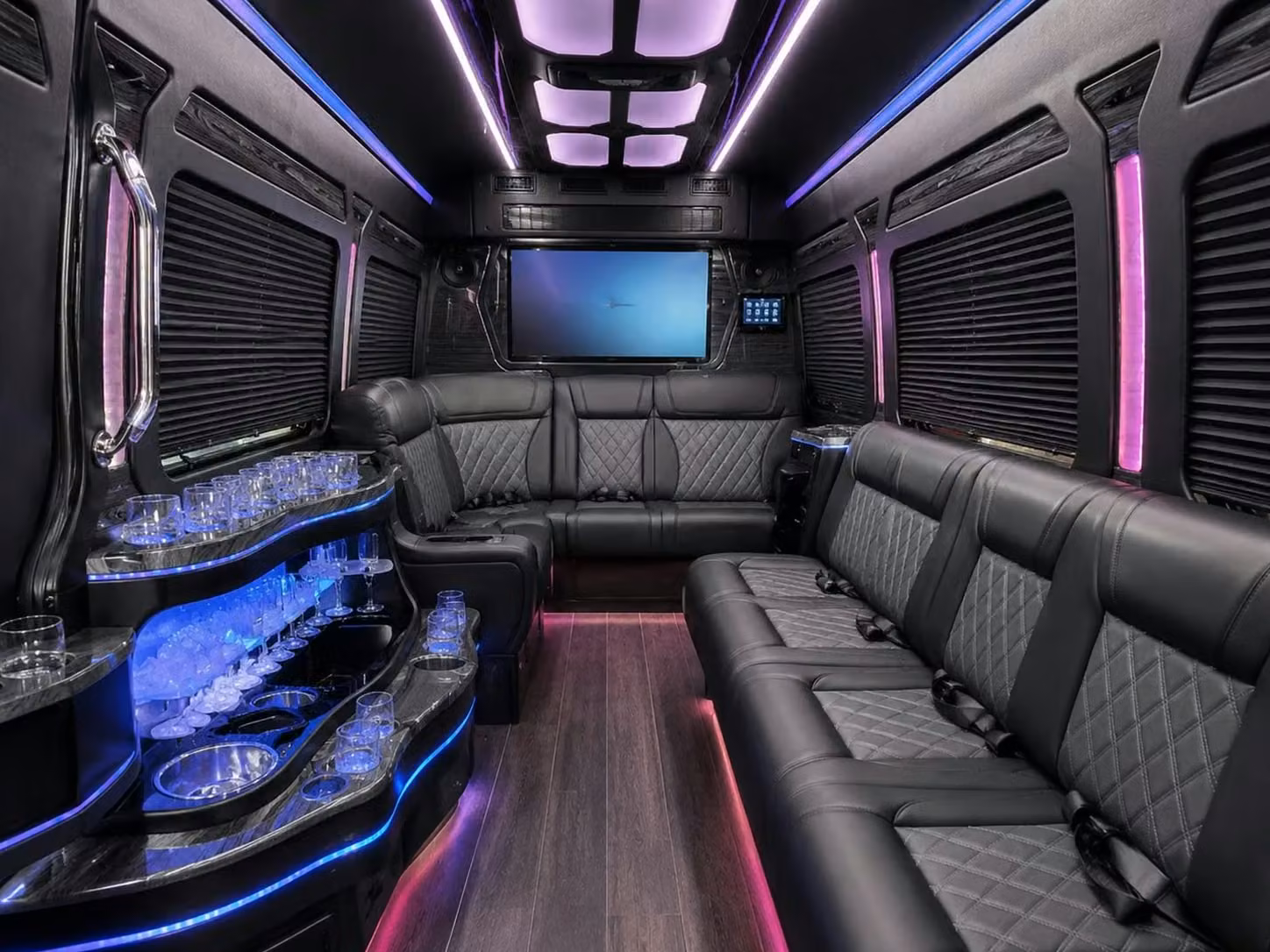 hollister arrange season long sports team bus service