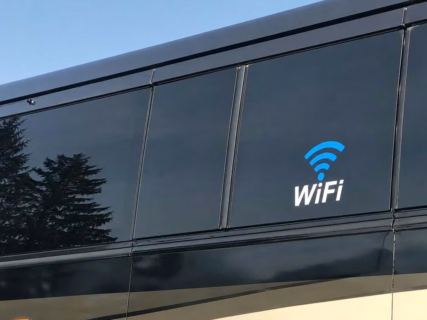 hollister charter bus wifi