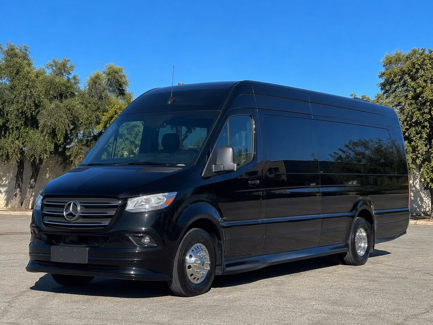 hollister charter buses minibuses party buses and sprinter vans in hollister