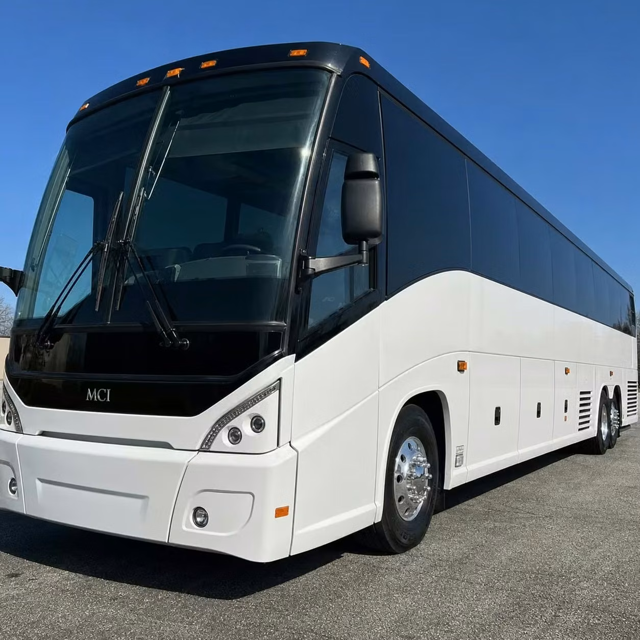 hollister same day and scheduled charter buses for layover flights